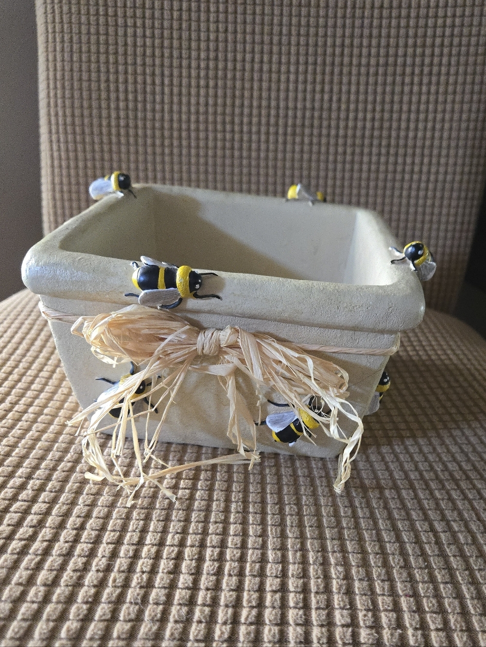 BumbkeBee Accent Planter in Cream and Yellow Heavy